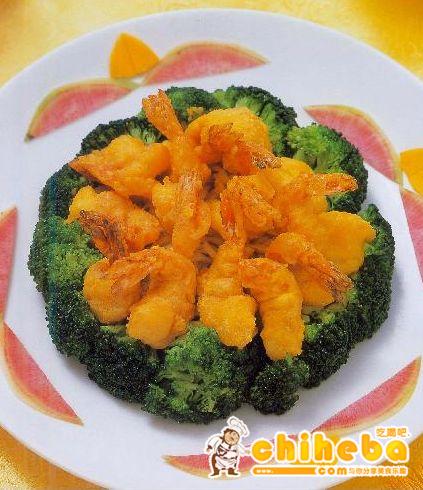 翠玉黄金虾 原料有大节虾 西兰花 咸蛋黄